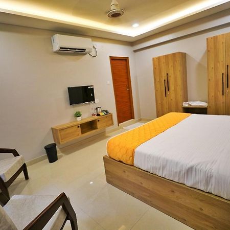 Hotel Ceasta, Beside Us Consulate Hyderabad, Gachibowli Gundipet Екстериор снимка