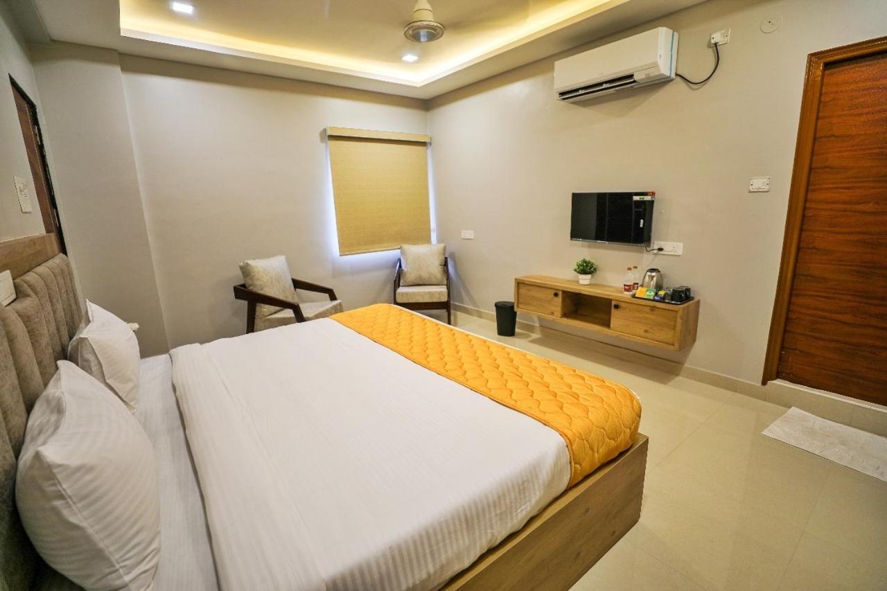 Hotel Ceasta, Beside Us Consulate Hyderabad, Gachibowli Gundipet Екстериор снимка