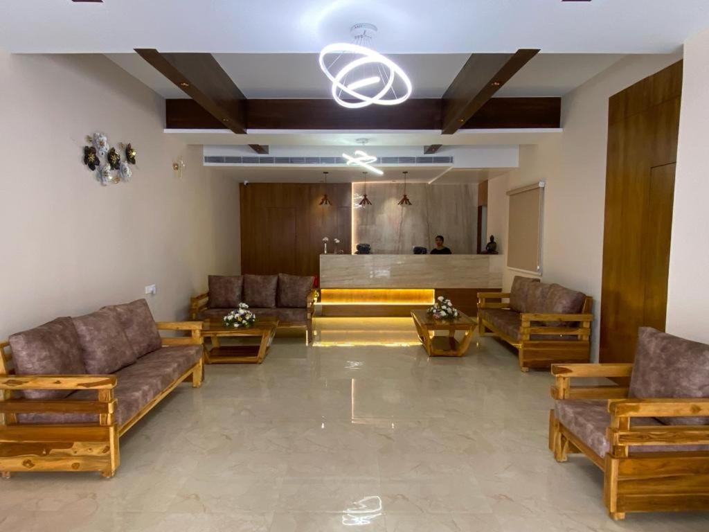 Hotel Ceasta, Beside Us Consulate Hyderabad, Gachibowli Gundipet Екстериор снимка