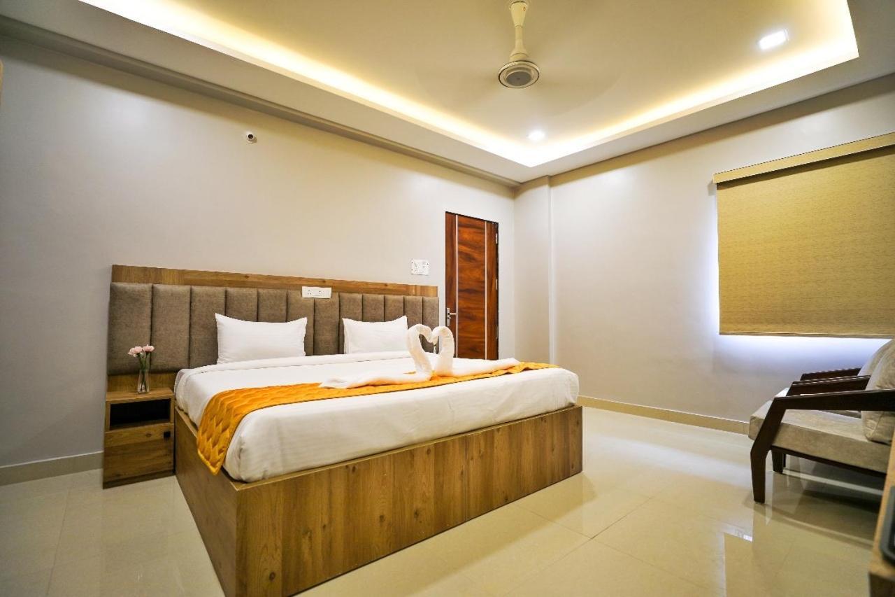 Hotel Ceasta, Beside Us Consulate Hyderabad, Gachibowli Gundipet Екстериор снимка