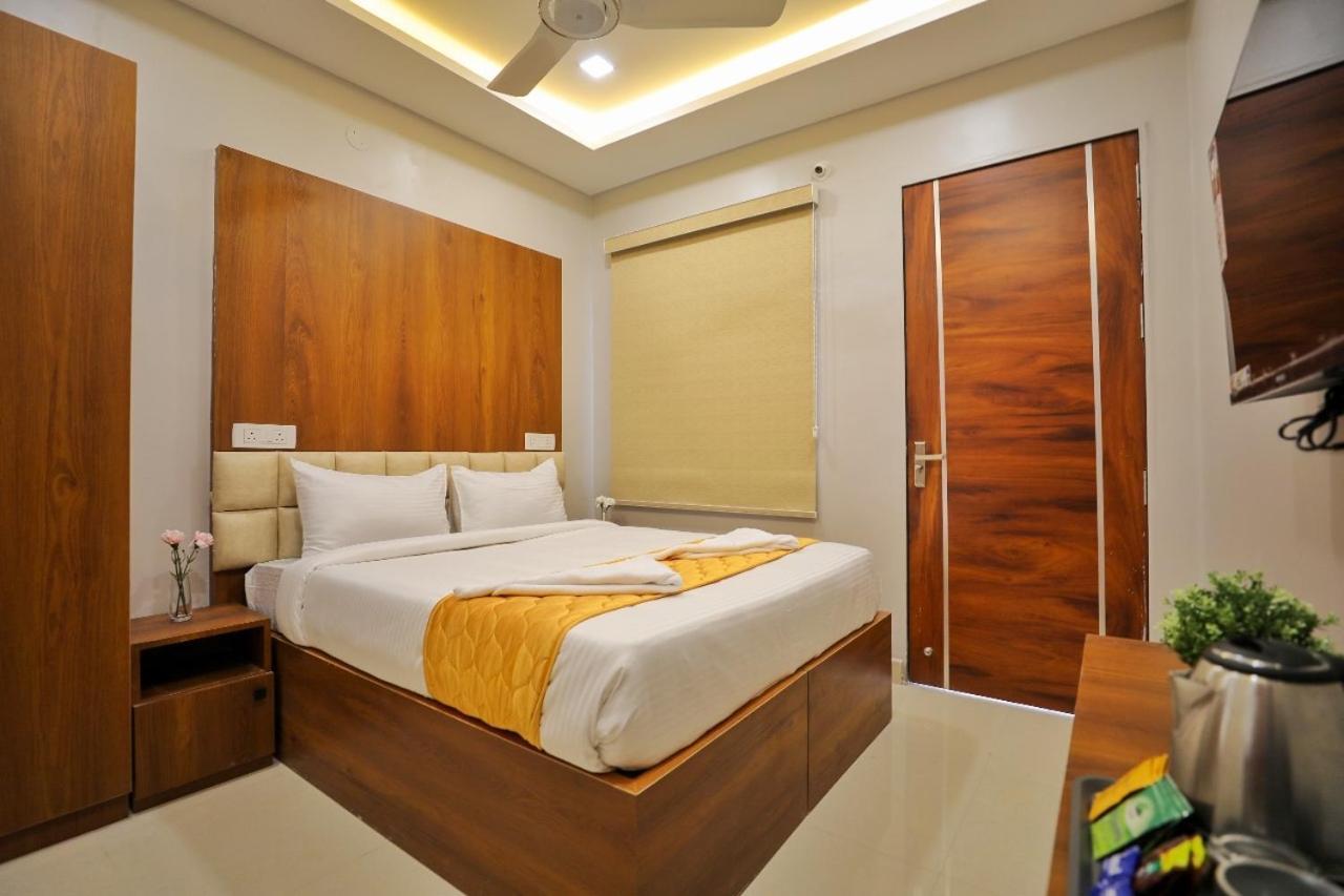 Hotel Ceasta, Beside Us Consulate Hyderabad, Gachibowli Gundipet Екстериор снимка