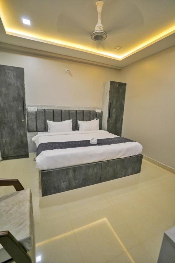Hotel Ceasta, Beside Us Consulate Hyderabad, Gachibowli Gundipet Екстериор снимка