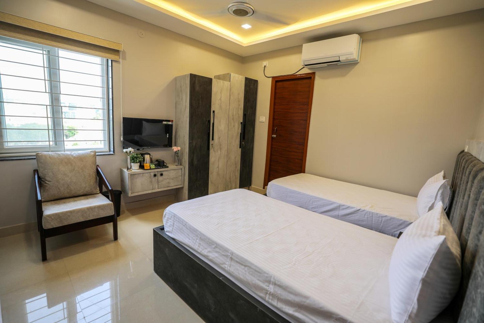 Hotel Ceasta, Beside Us Consulate Hyderabad, Gachibowli Gundipet Екстериор снимка