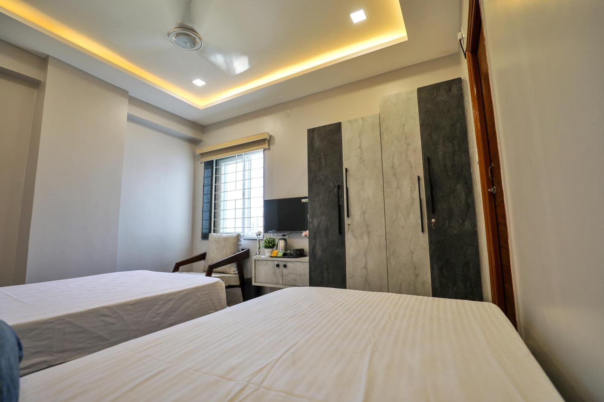Hotel Ceasta, Beside Us Consulate Hyderabad, Gachibowli Gundipet Екстериор снимка